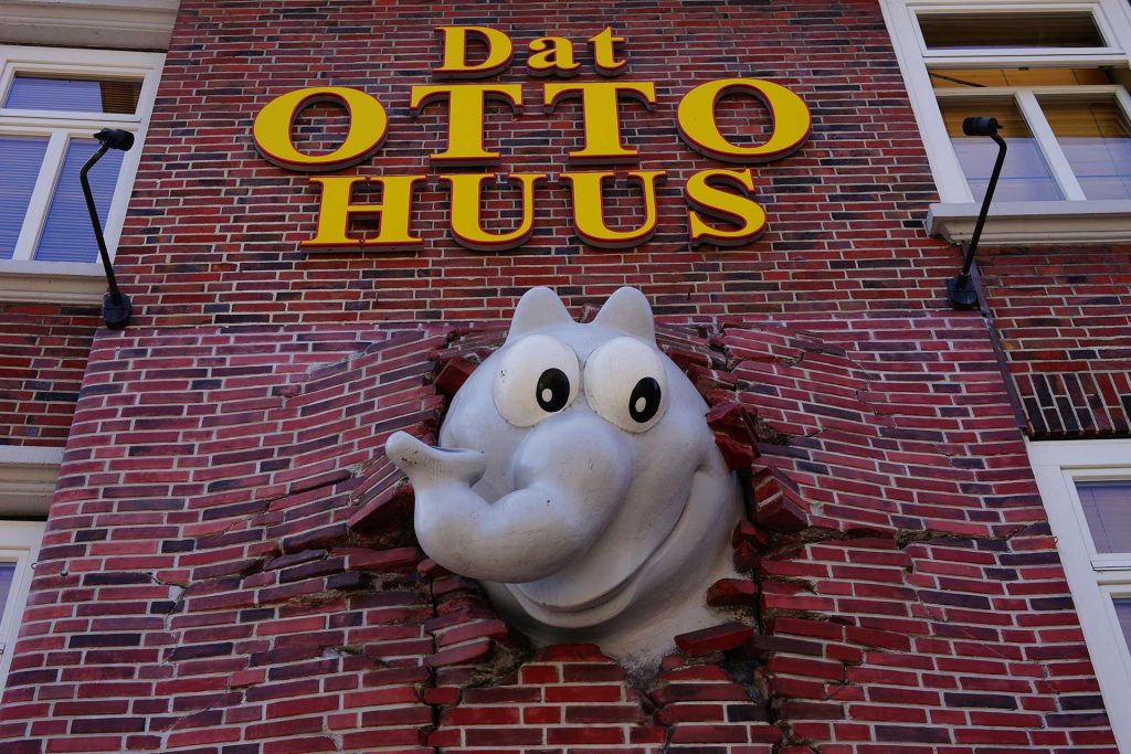 Das Ausflugsziel Otto Huus Emden ist durch den Komiker Otto Waalkes sehr bekannt und von Greetsiel immer einen Ausflug wert.